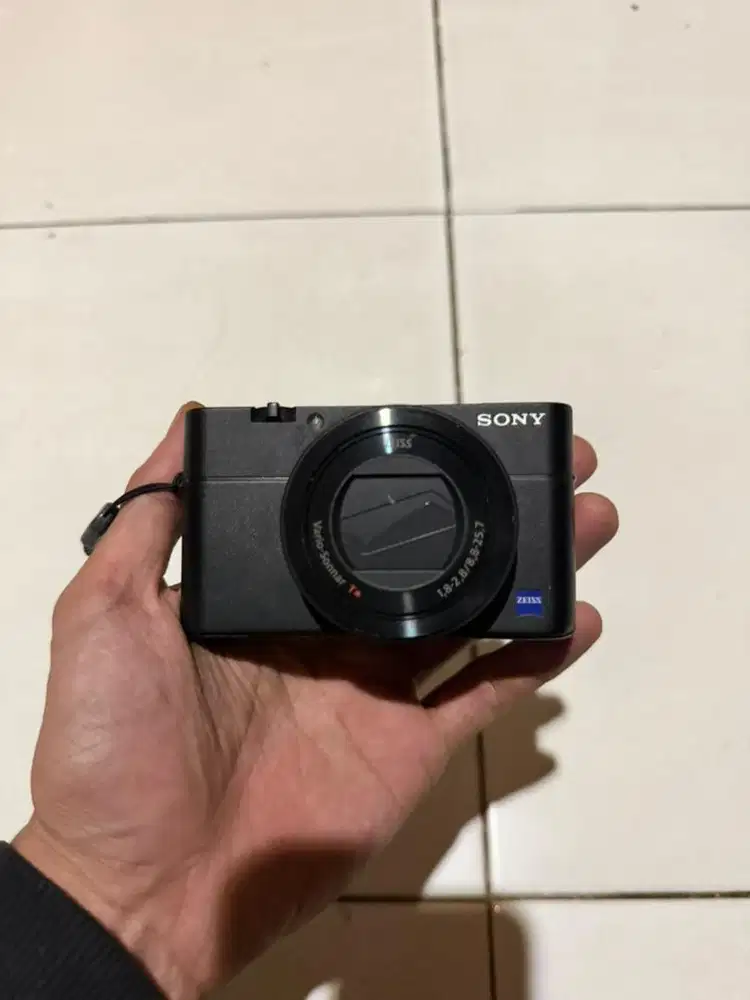kamera digital sony rx100 mark V
