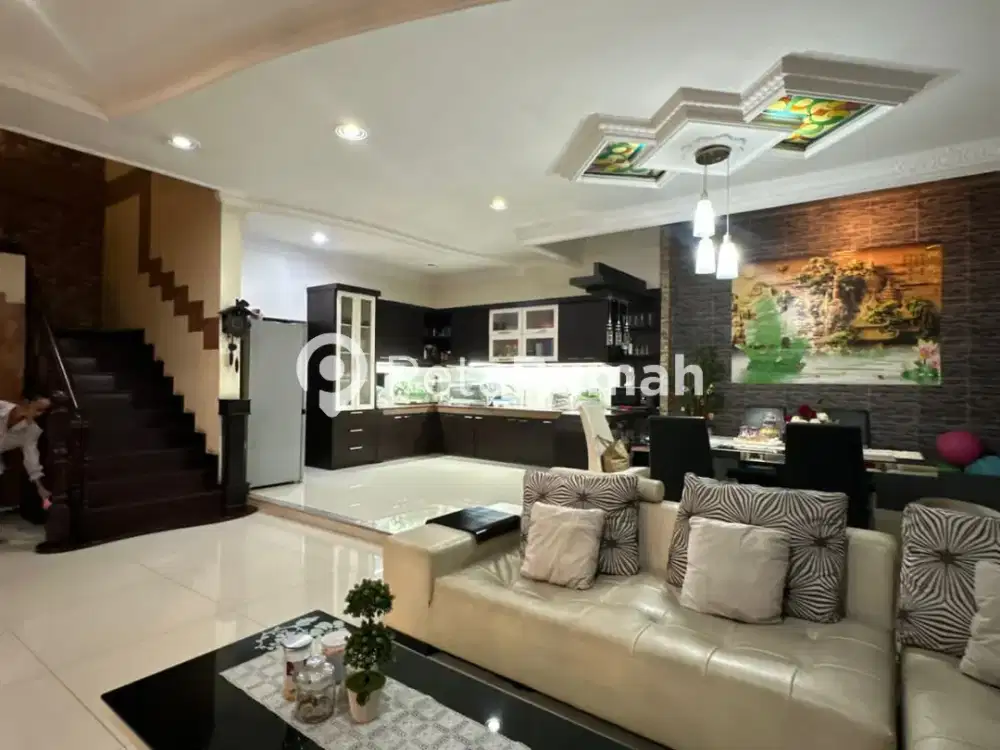 DIJUAL VILLA KOMPLEK VILLA MAKMUR INDAH - DAERAH ADAM MALIK (MEIRA)