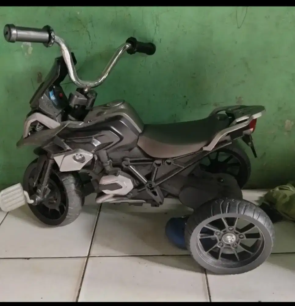 Sepeda anak model motor
