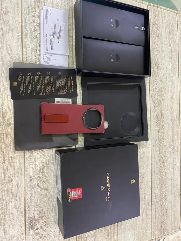 Huawei Mate X6 12/512 red like new