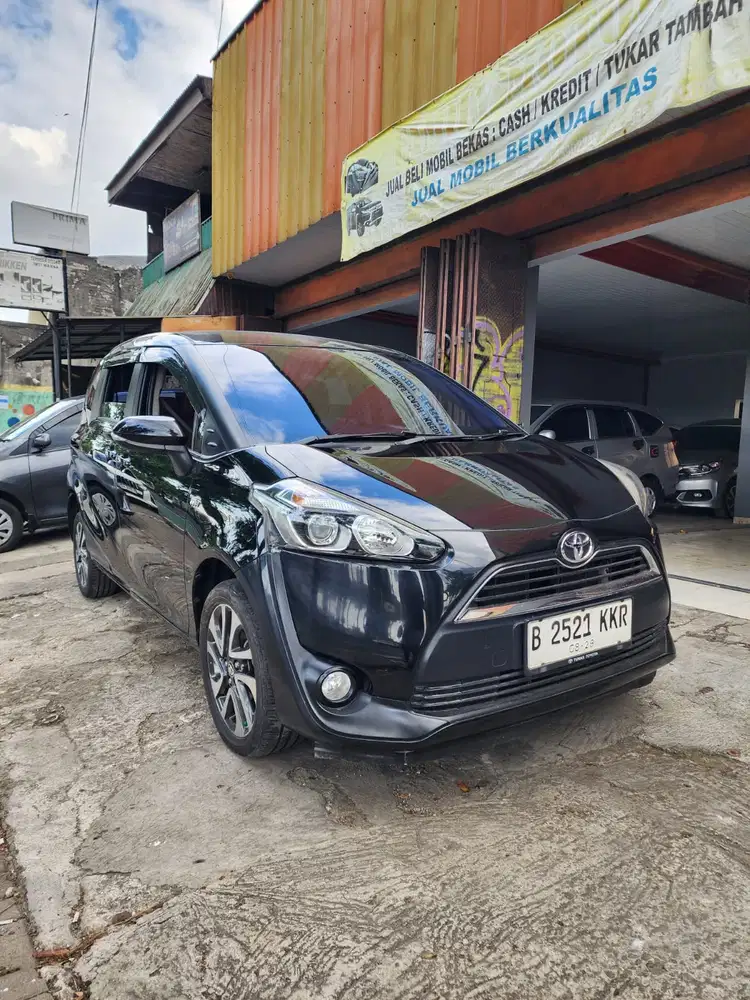 Toyota Sienta V 1.5 A/T 2018