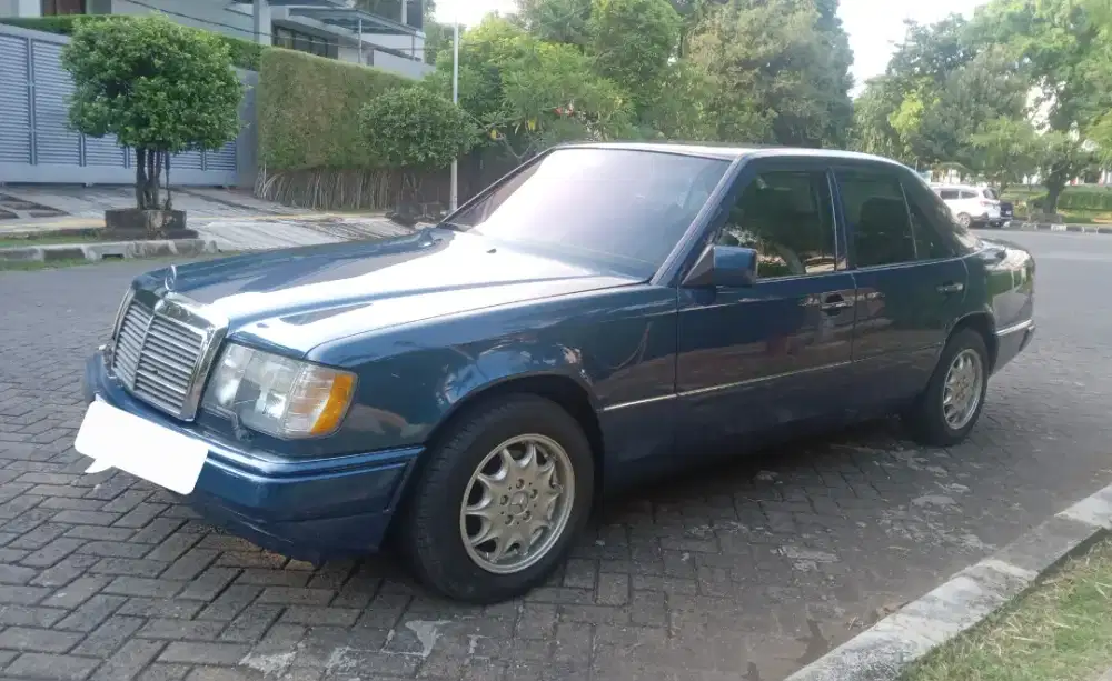 Mercy E230 AT Biru met 1992