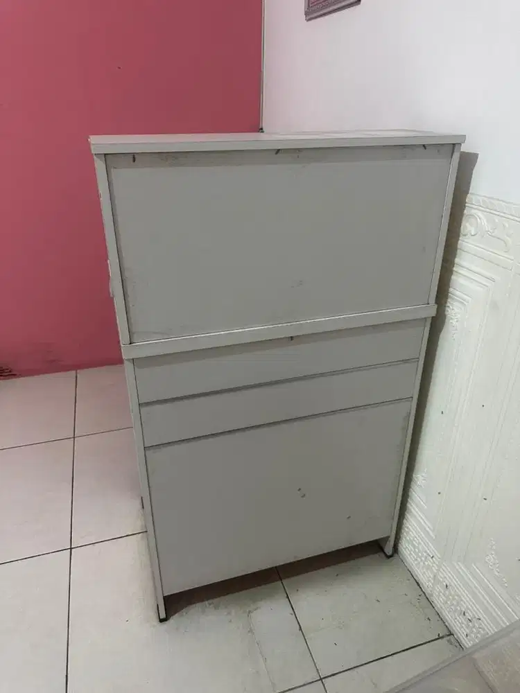 FURNITURE BEKAS STUDIO NAIL ART