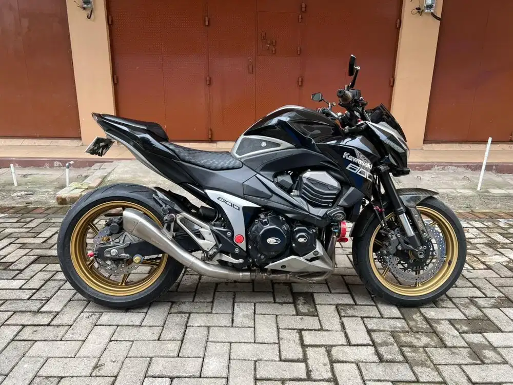 Kawasaki Z800 Black on silver Rare km rendah