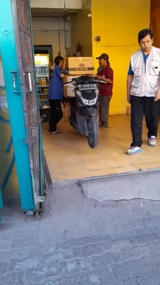 Di butuhkan karyawan toko sembako