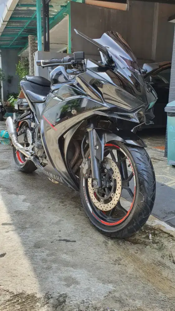 YAMAHA R25 BLACK