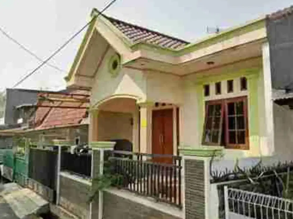 rumah 1,5 lantai dkt lapangan basket dan pos jaga Cipinang indah