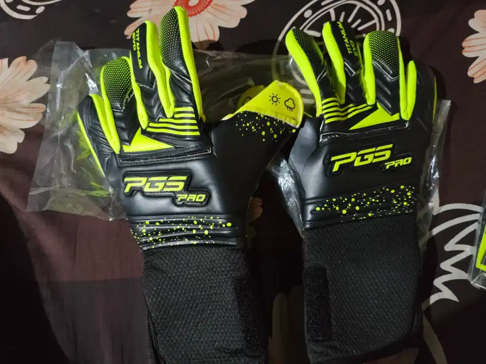 SARUNG TANGAN KIPER PGS TITANIUM EVO