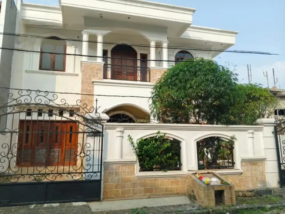 Rumah Cantik di Komplek Billymoon Pondok Kelapa - Duren Sawit