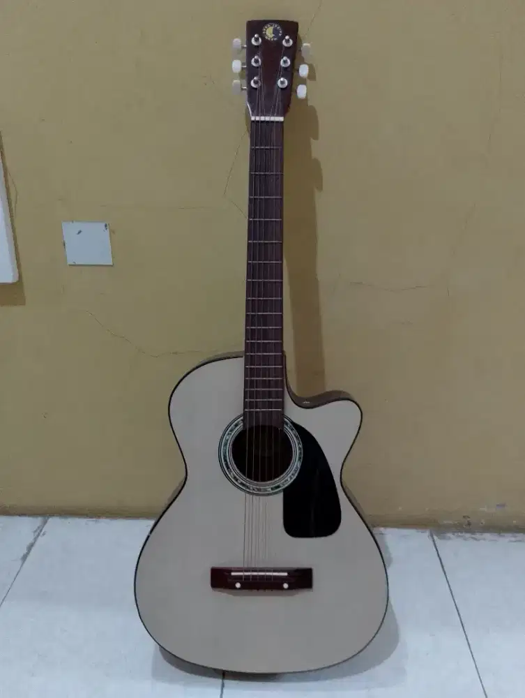 Gitar Akustik Yamaha