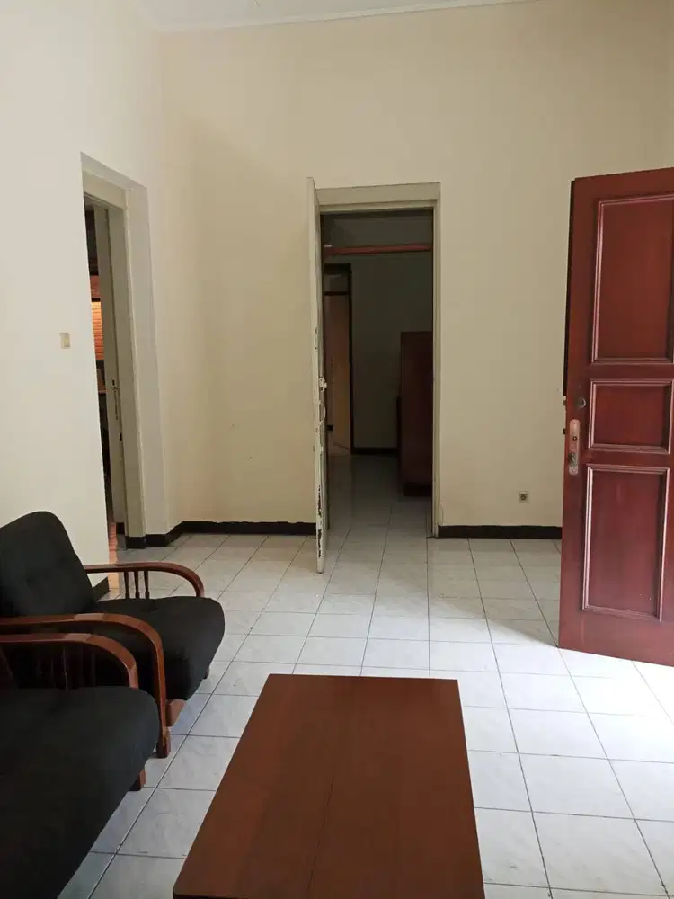 Pasirkaliki Bandung Dijual Cepat Rumah Bangunan lama tapi terawat