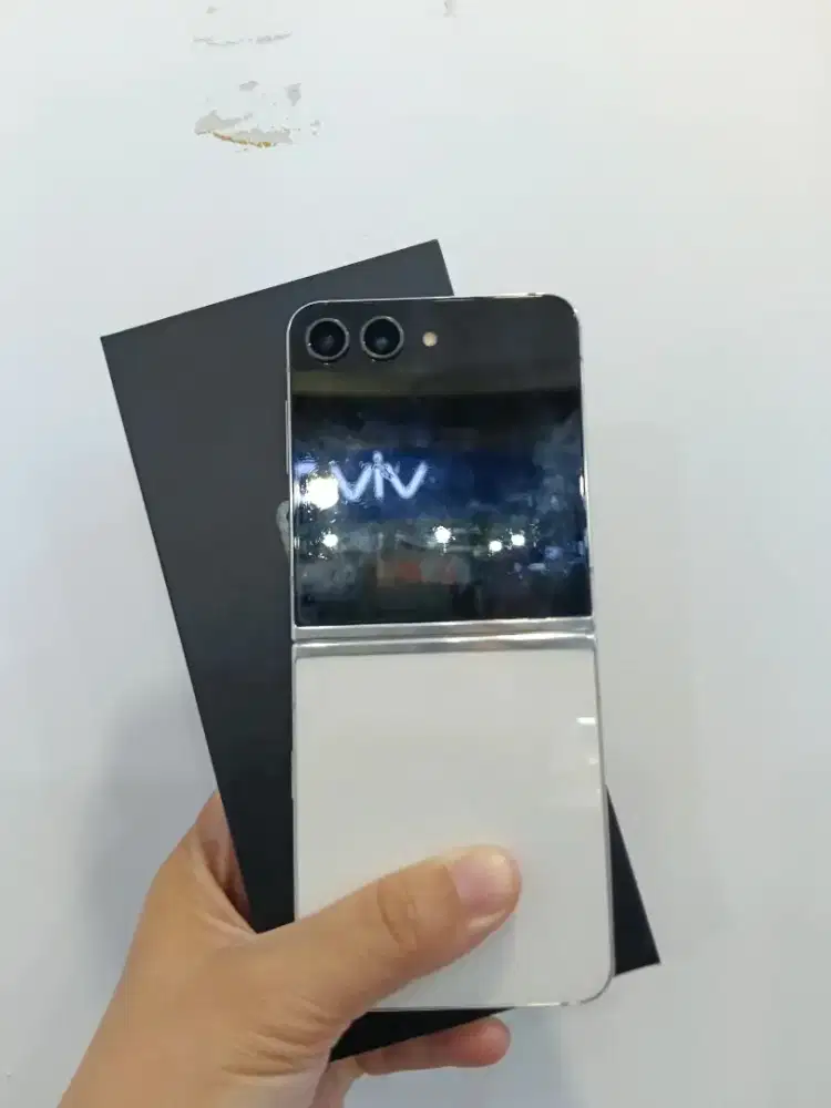 SAMSUNG GALAXY Z FLIP 5 8/256GB SECOND