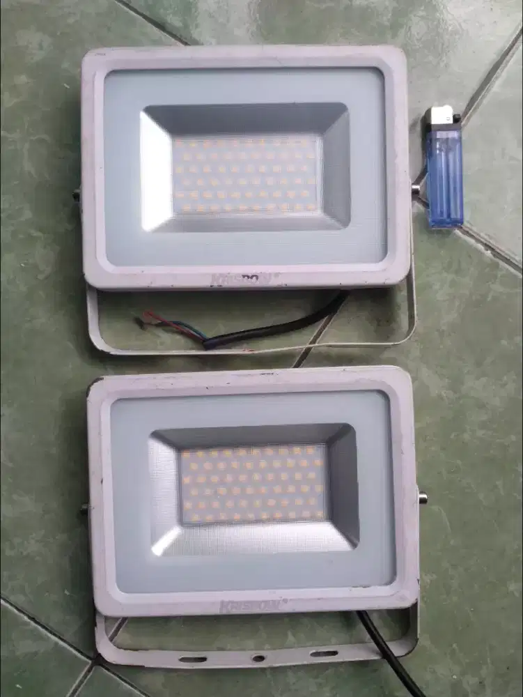 Lampu sorot krisbow 30w