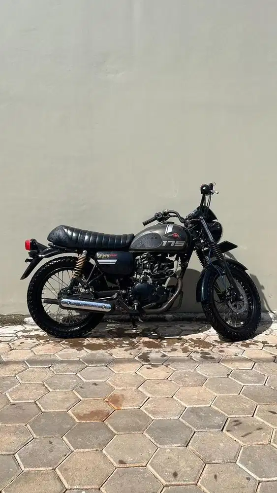 British Kawasaki W175 cafe 2019 grey