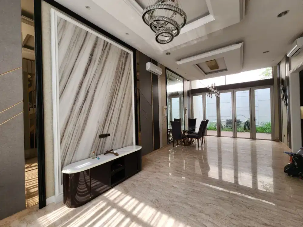 Rumah Cantik Semi Furnished 8X20 di The Mozart Boulevard Golf Island Pik