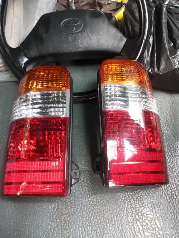 Lampu Belakang Kijang LGX 2003-2004