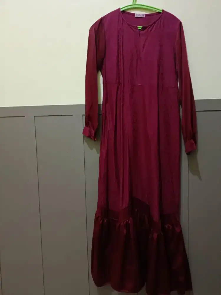 Gamis Shakira size S warna asli maroon