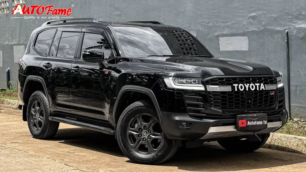 Toyota Landcruiser LC 300 GR-S 4X4 Diesel 3,3L NIK 2023 Black On Black