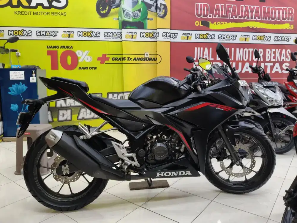 Honda CBR 150R tahun 2020 km 6rb