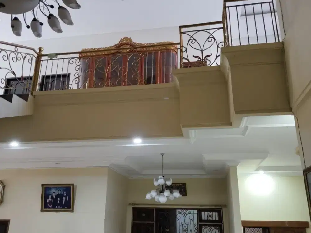 rumah 2 lantai di daerah Dharmahusada mas, Garasi 4 Hadap Utara