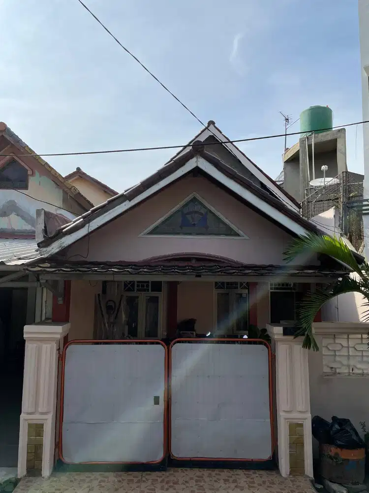 Dijual Rumah Luas 1,5 Lantai di Graha Raya Harga Terjangkau AZ-17730