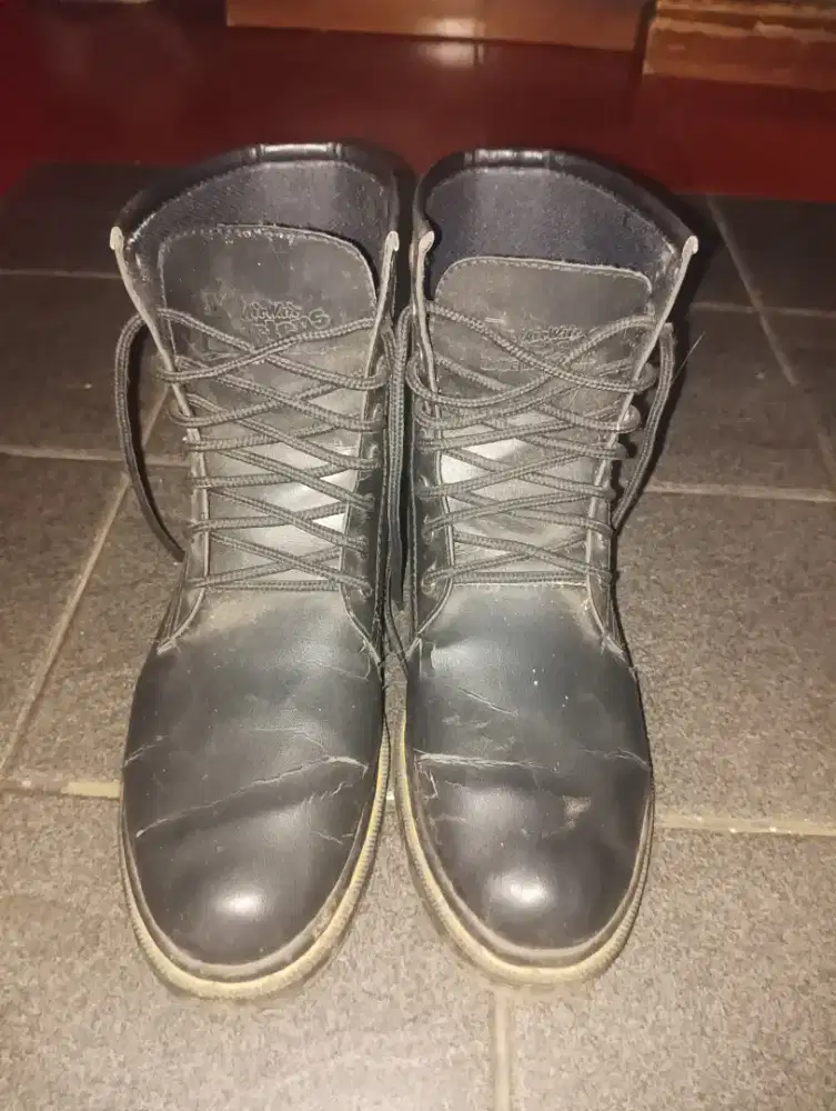 Sepatu Dr.Martens (Docmart) 1460 Black Smooth 8-Eye -ORIGINAL SECOND