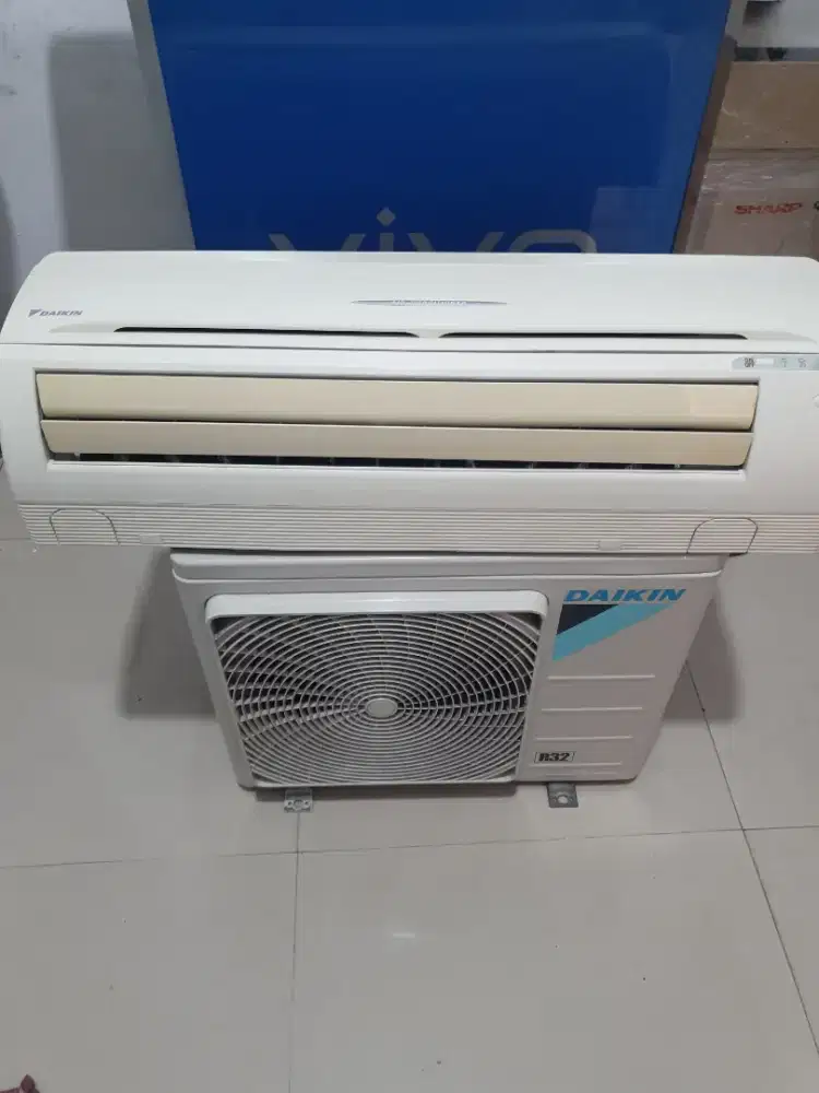 Second Ac Daikin 1pk ( dingin Top)