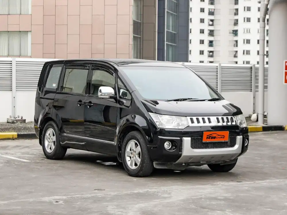 Mitsubishi Delica D5 2.0 AT 2014 / 2015 Hitam