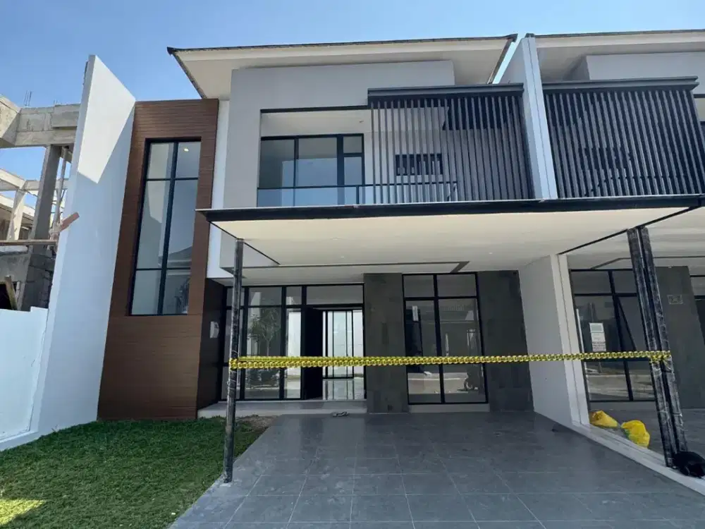 Rumah Kuningan Village Boulevard Pik 2 10X15 4+1Kt Brand New