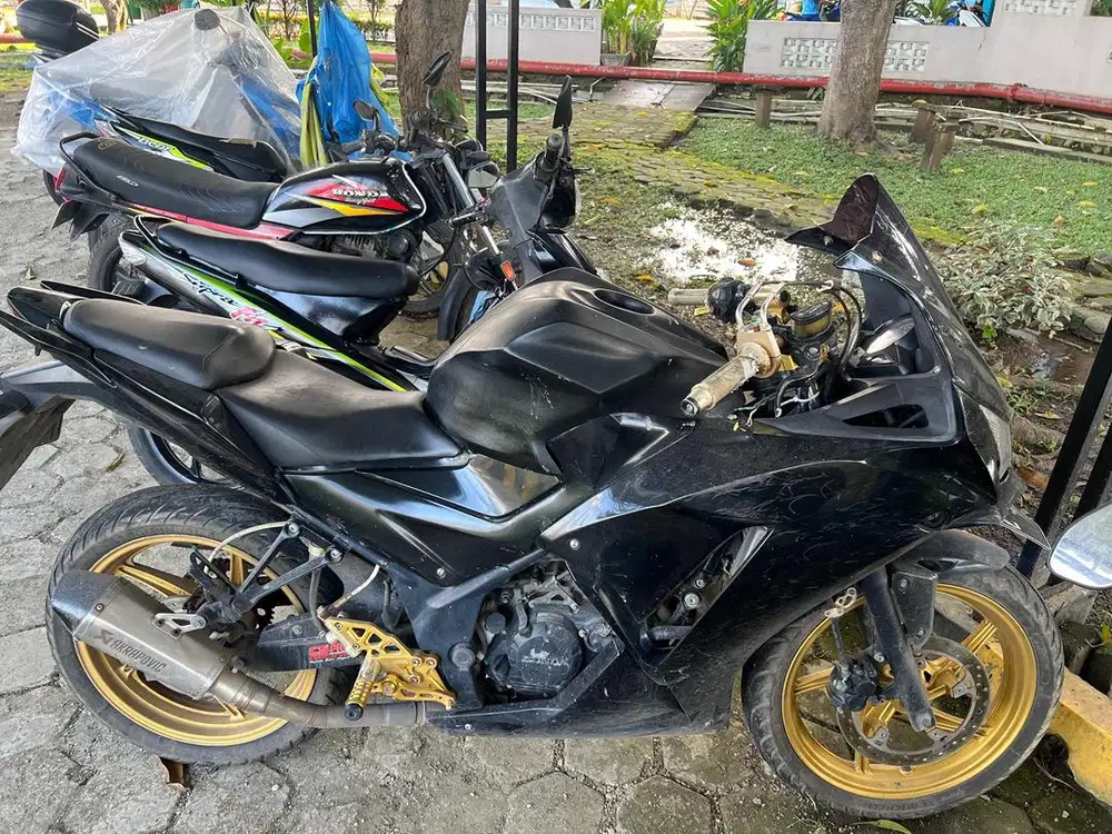 DI JUAL MOTOR CBR 150R