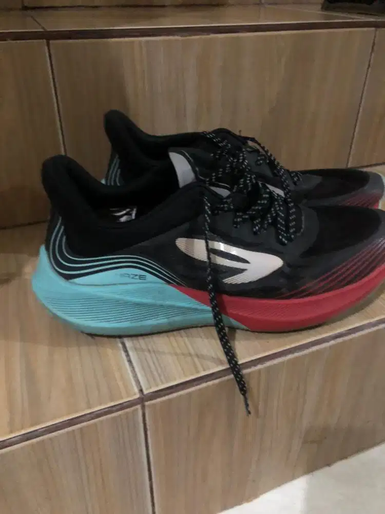 910 Nineten running Haze Vision Original size 44 no box 300rb nego