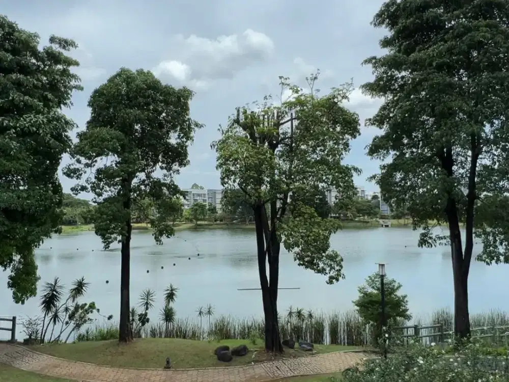 Dijual Rumah 3 Lantai View Danau di Cluster Grisea - The Springs Summarecon Serpong | Siap Huni, SHM