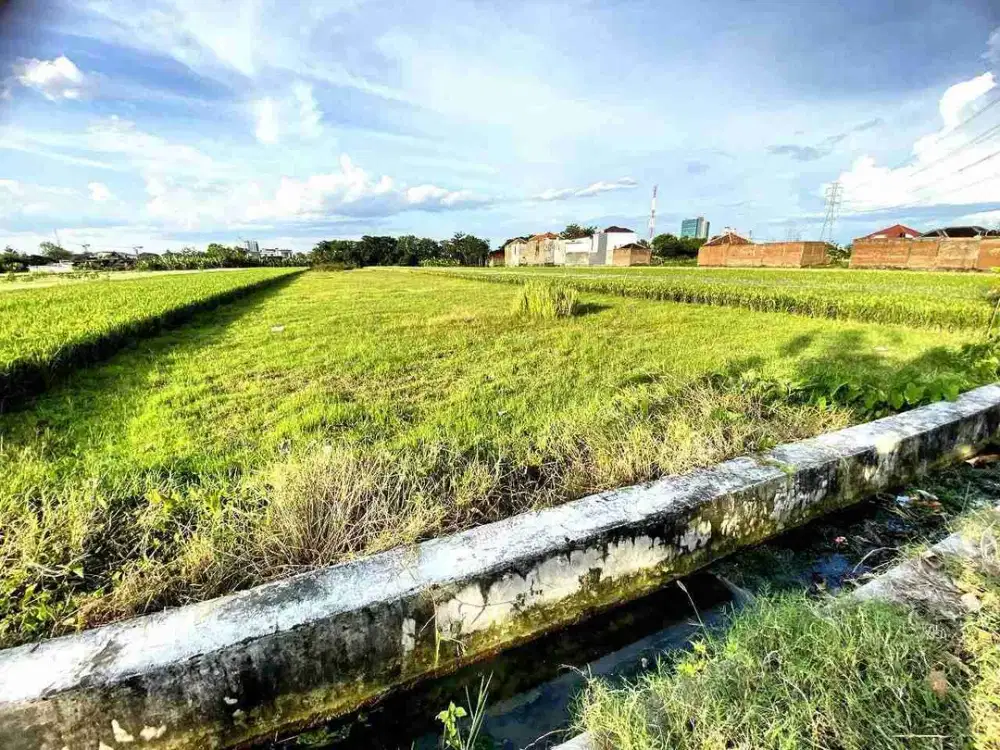 tanah zona kuning di depan RS dr oen solo baru Kudu