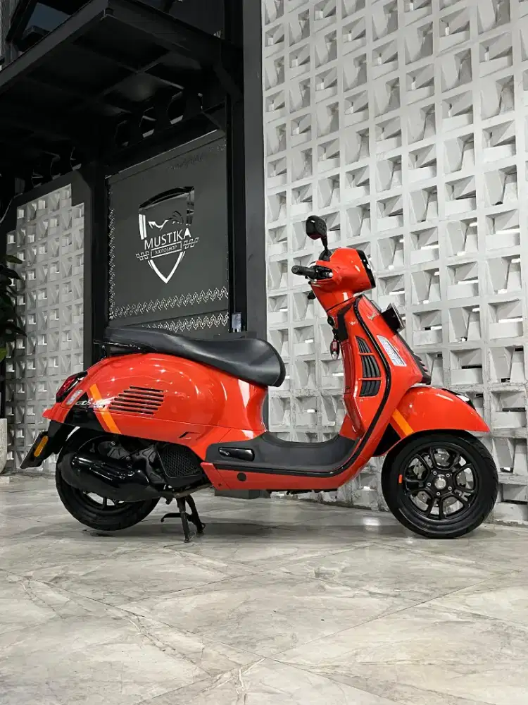 New Vespa GTS Super 150 2023. KM 12rb. Keyless. DANNY Mustika Motor