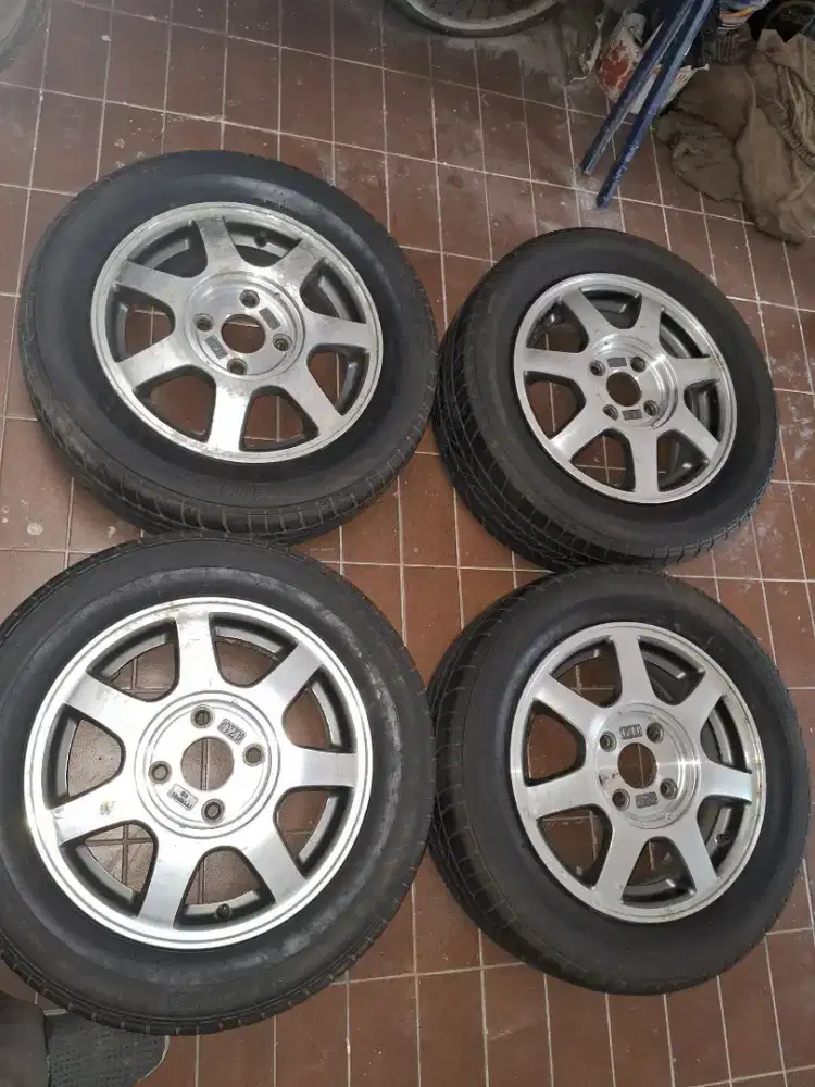Jual velg Racing berikut ban Honda Accord Cielo masih mulus, bagus