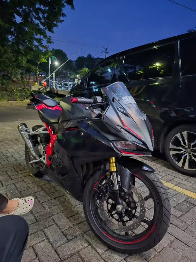Di jual cbr 250cc tahun 2024 non abs