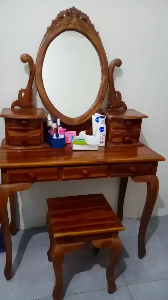 Meja Kursi Rias Kartini