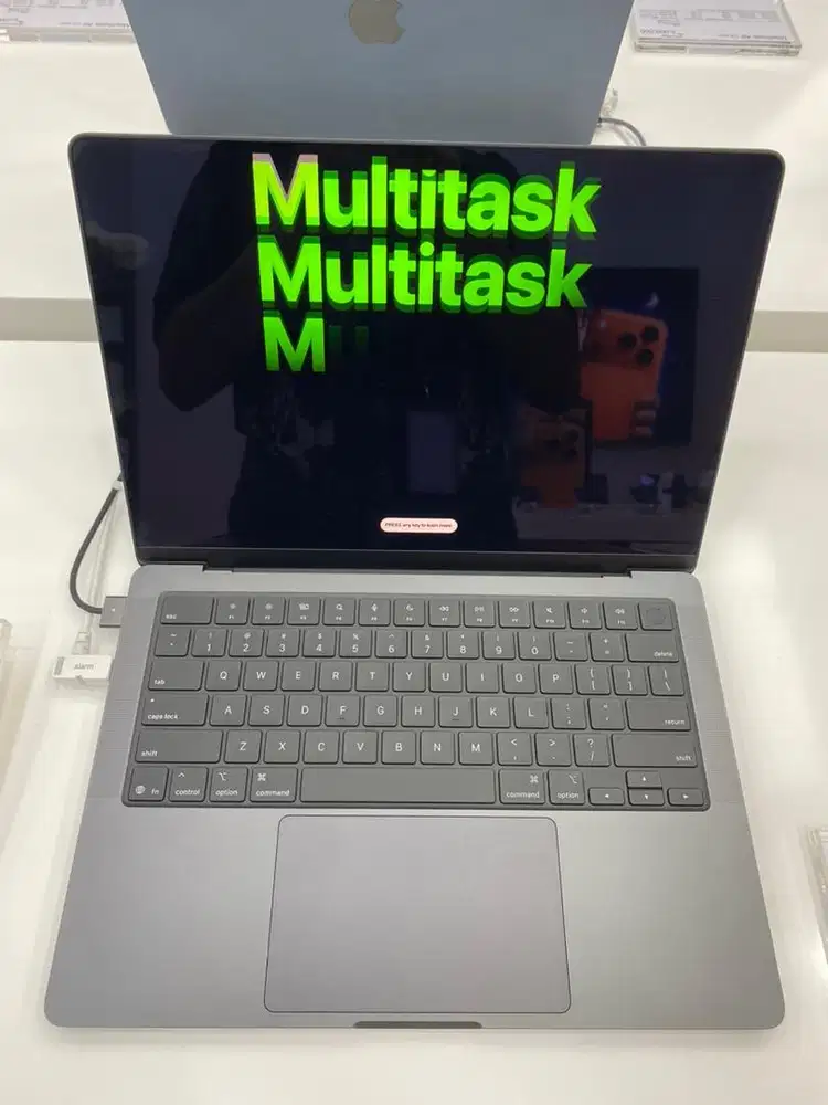 Cicilan Macbook Pro 14 inci M5 mulai dari 2jutaan