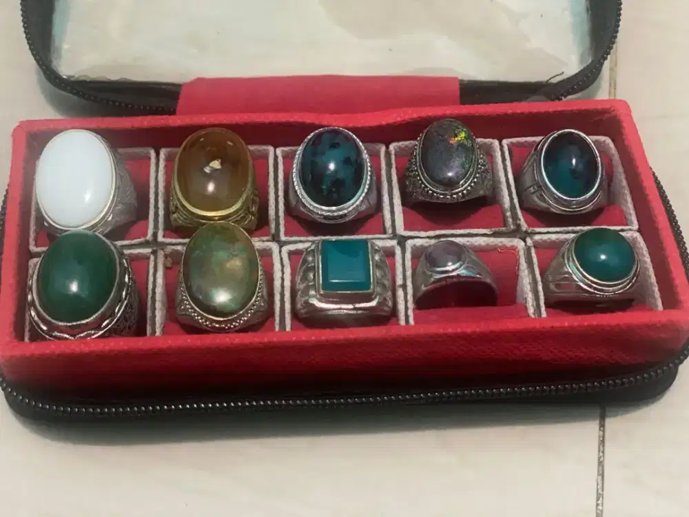 Batu berkelas semua ring rata monel ..banyak bacannya