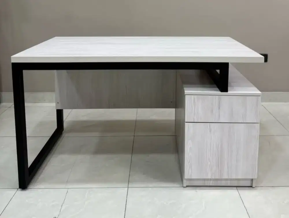 Meja kerja / belajar