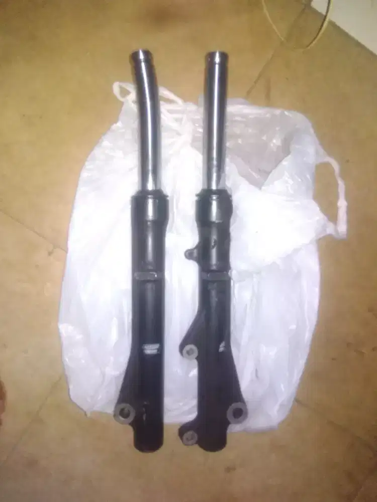 Shock depan bekas vario kode kzl