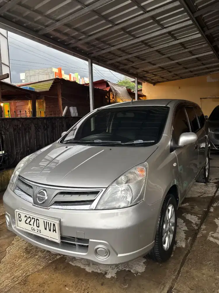 Grand Livina SV AT 2013