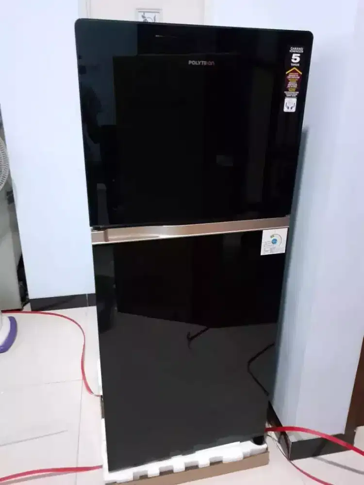 Kulkas polytron mulus