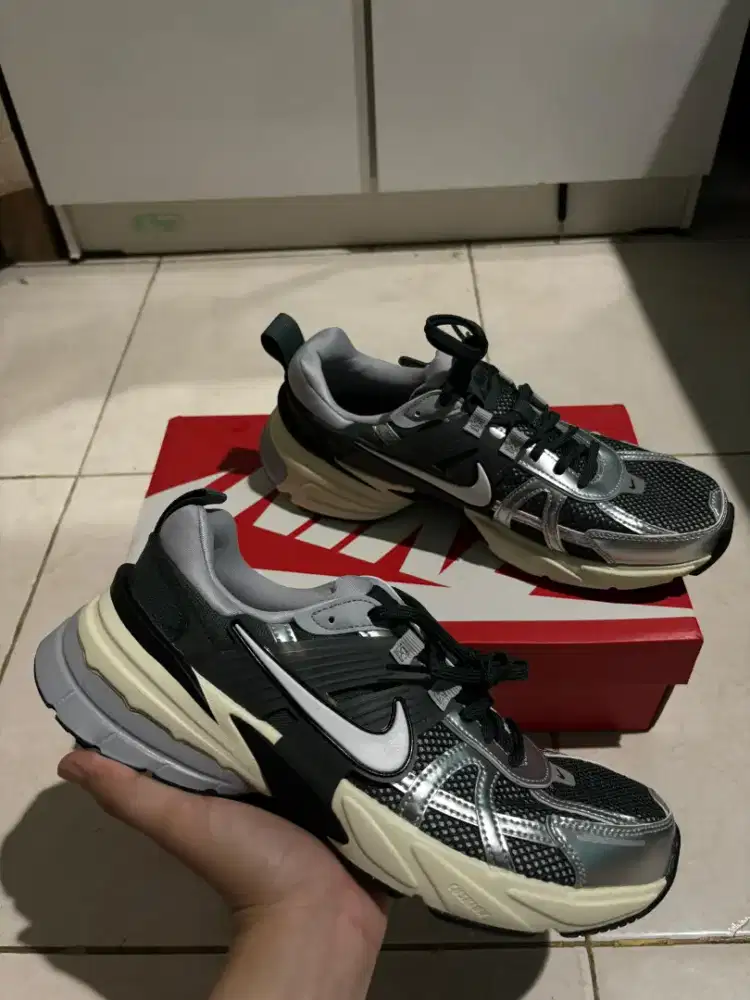 Nike V2K Run Vintage Green