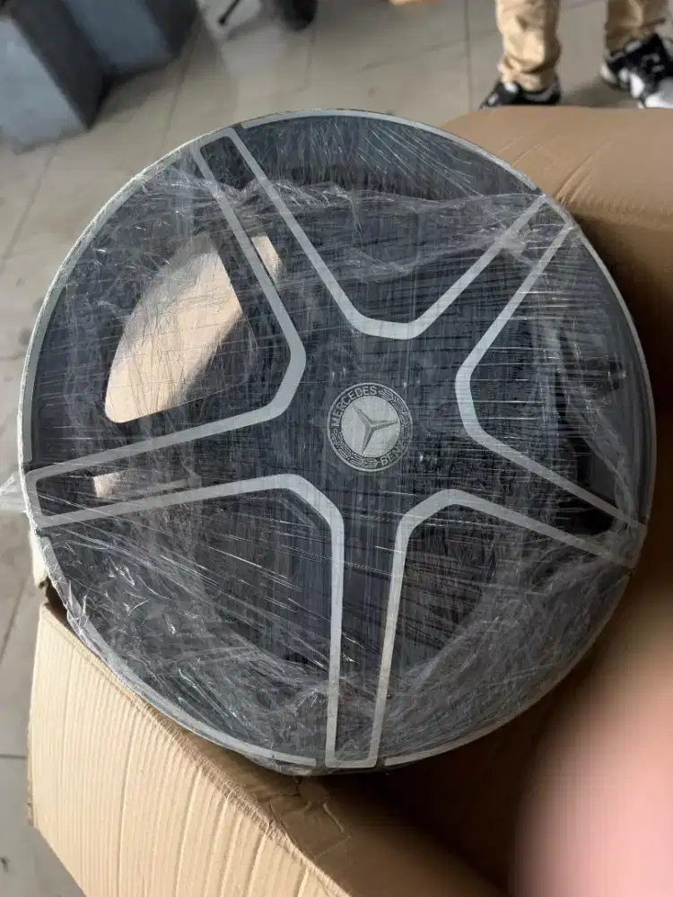 AMG 5 Twin Spoke Light Alloy 19 inch Original Like New