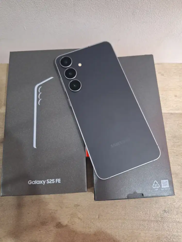 Samsung S25FE 8/256 like new