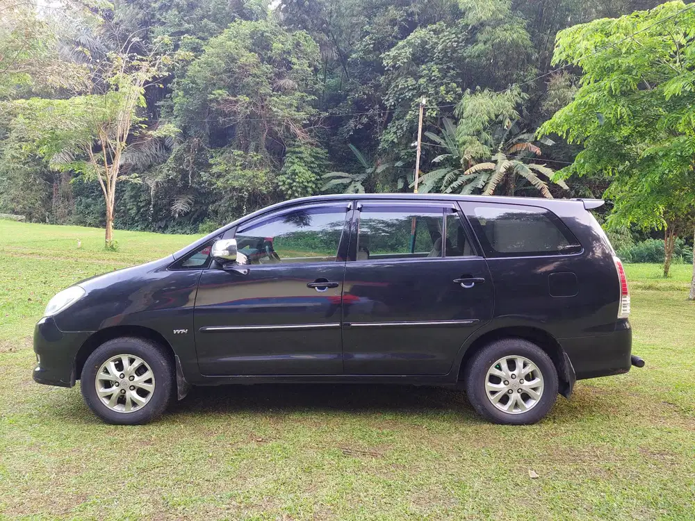 Toyota Kijang Innova 2010 Bensin