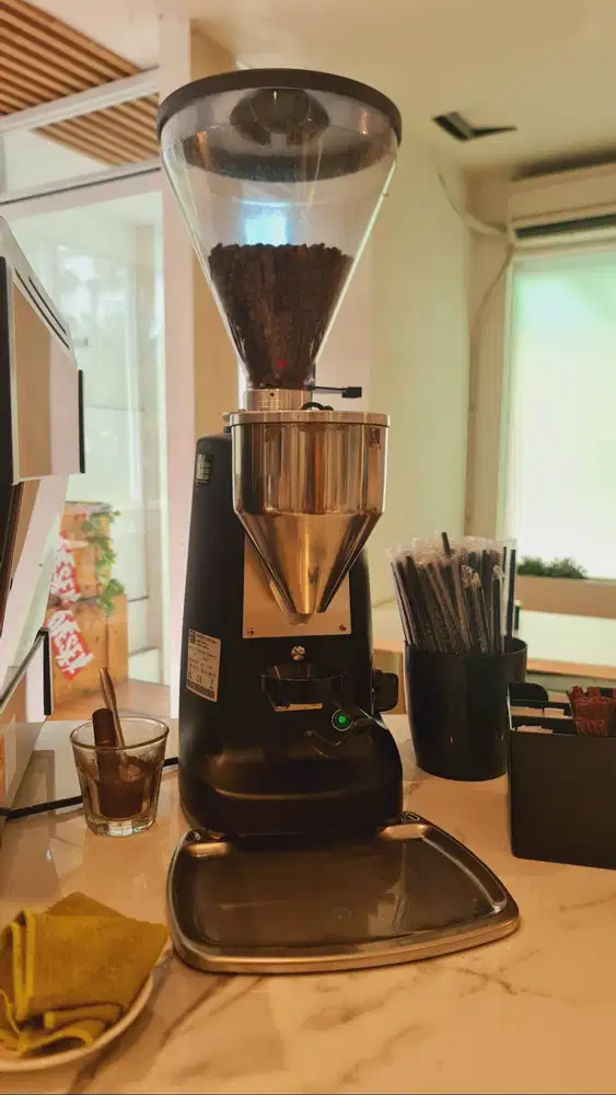 Dijual Second Grinder Mazzer Super Jolly Electric (26.7x24.1x61) Black