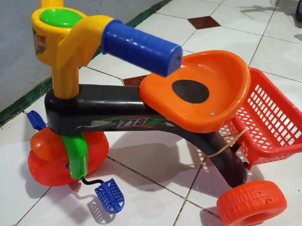 Sepeda plastik anak roda 3