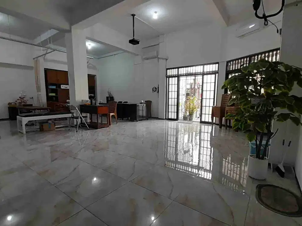 ruang usaha disewakan solo  dekat pasar  gede